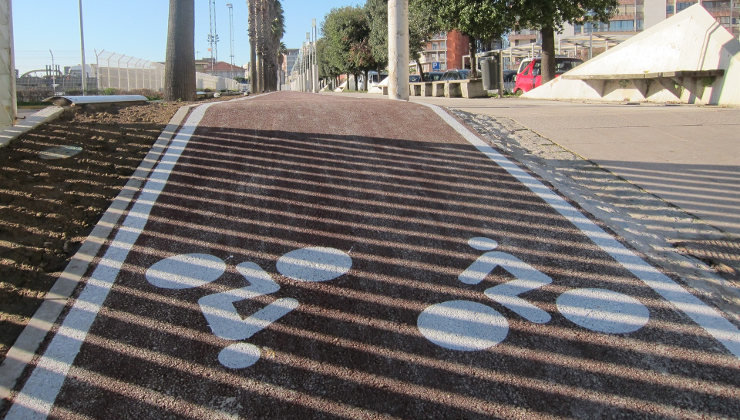 La Mesa de Movilidad y Cantabria ConBici critican que el Ayuntamiento de Santander genera un conflicto entre ciclistas y peatones