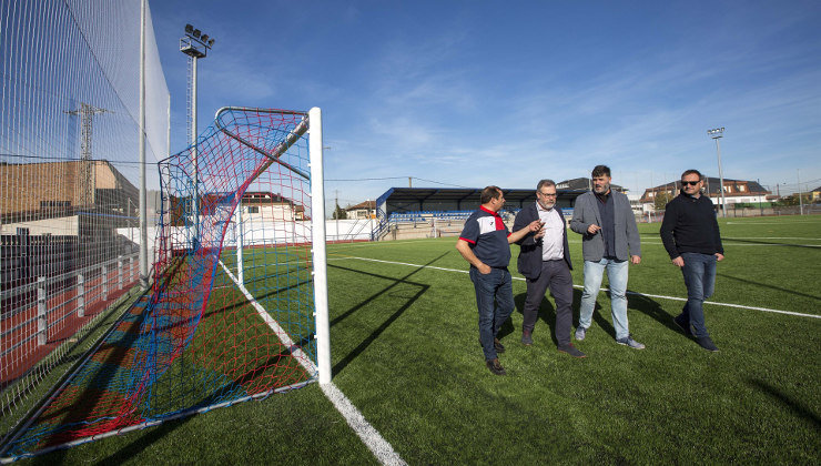 El Ayuntamiento de Camargo ha invertido 141.000 euros en el campo de fútbol de Revilla