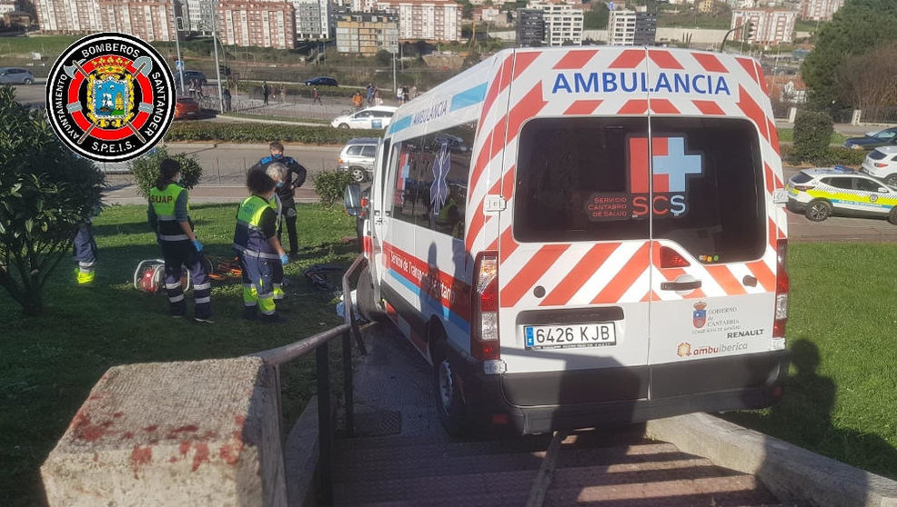 Ambulancia que se salió de la via