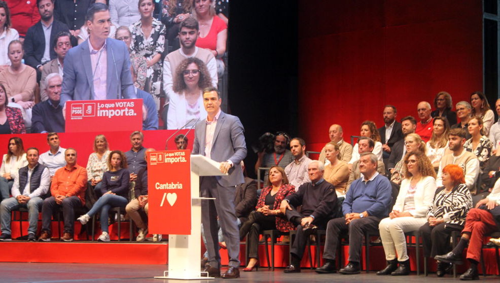 El presidente de España y secretario general del PSOE, Pedro Sánchez, durante el mitin en el Palacio de Festivales | Foto: edc