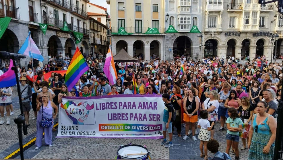 Manifestación por el Día del Orgullo LGBTI en Castro Urdiales