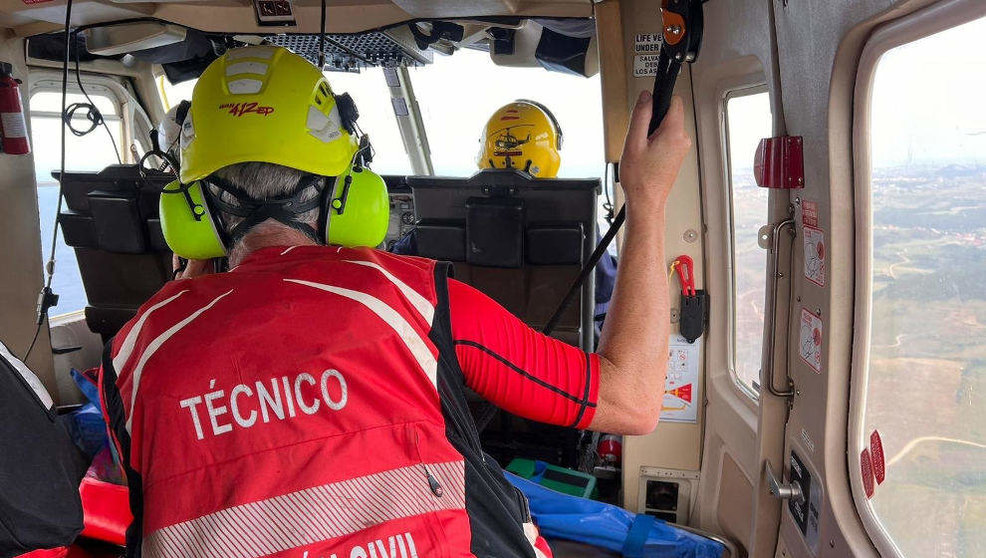 Evacuada en helicóptero una menor de la playa de Luaña tras sufrir un desvanecimiento