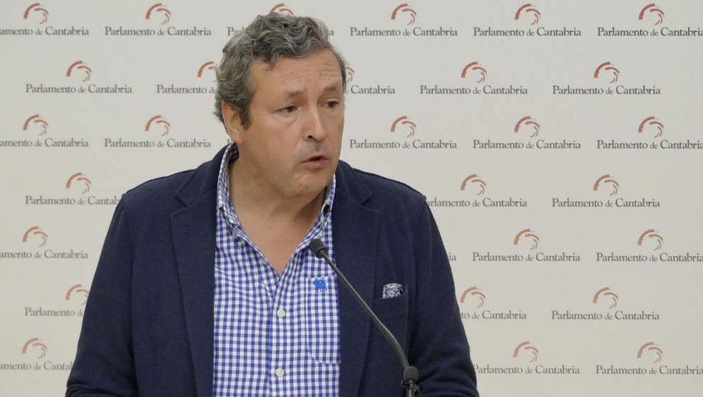 El diputado del PP en el Parlamento de Cantabria y senador autonómico, Íñigo Fernández