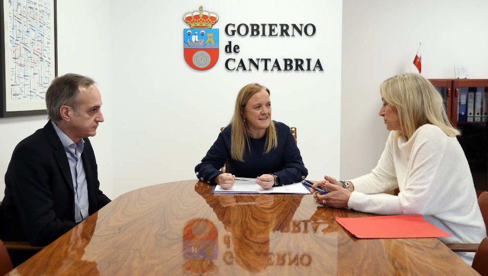 La consejera de Presidencia, Justicia, Seguridad y Simplificación Administrativa, Isabel Urrutia, se reúne con la alcaldesa de Castro Urdiales
