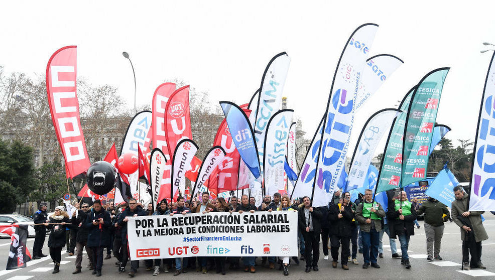 Empleados de banca durante una manifestación para exigir mejores salarios