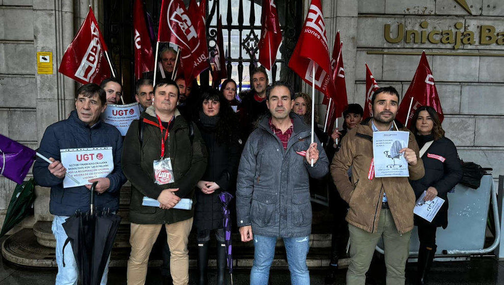 Más del 80% del sector financiero de Cantabria secunda los paros de dos horas por el nuevo convenio, según sindicatos
