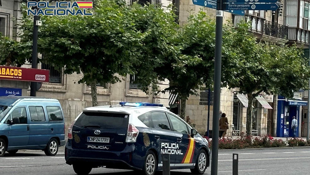 Coche de Policía Nacional en Santander