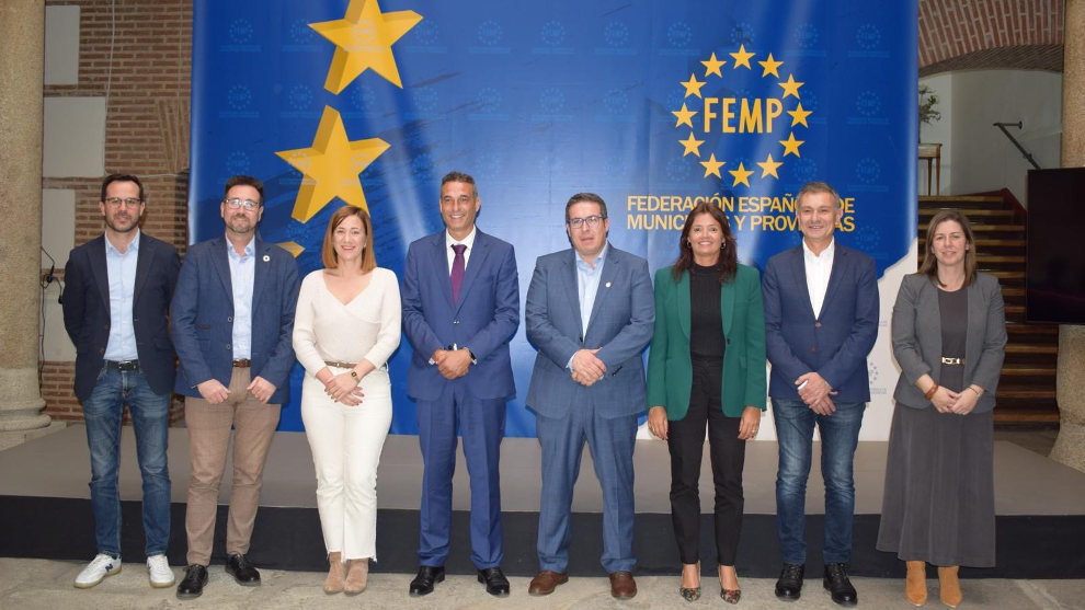 Varios alcaldes en la constitución de la Comisión de Pesca, Costas e Insularidad de la FEMP