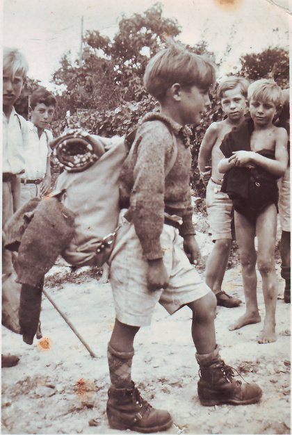 Pedro Morán (con mochila) a finales de los años treinta en Vence, junto a varios compañeros de la Escuela Freinet | MCEP