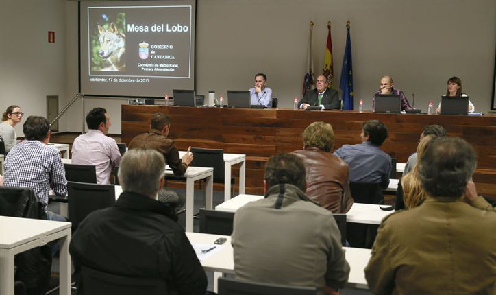 El consejero de Medio Ambiente, Jesús Oria, durante la presentación del borrador a la Mesa del Lobo