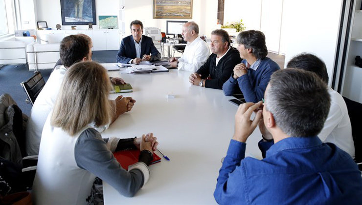El consejero de Industria, Francisco Martín, durante su reunión con el comité de empresa de Columbia
