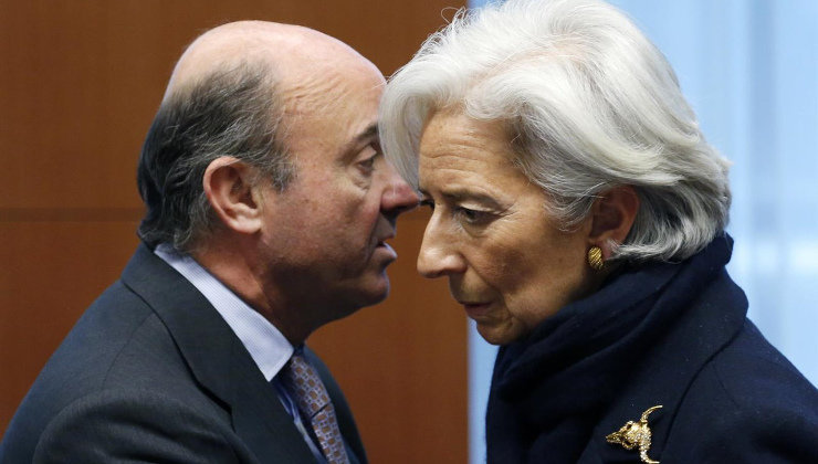 El ministro de Economía en funciones, Luis de Guindos, y la presidenta del FMI, Christine Lagarde