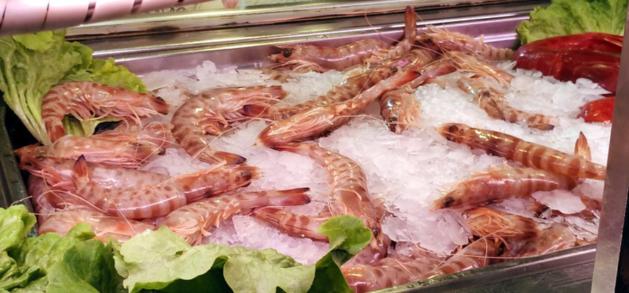 Los langostinos bajan de precio como excepción a la subida generalizada de pescados y mariscos