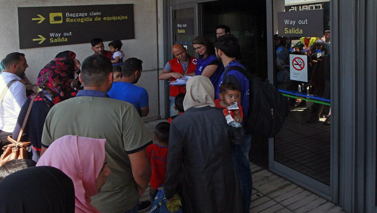 Grupo de refugiados a su llegada al aeropuerto