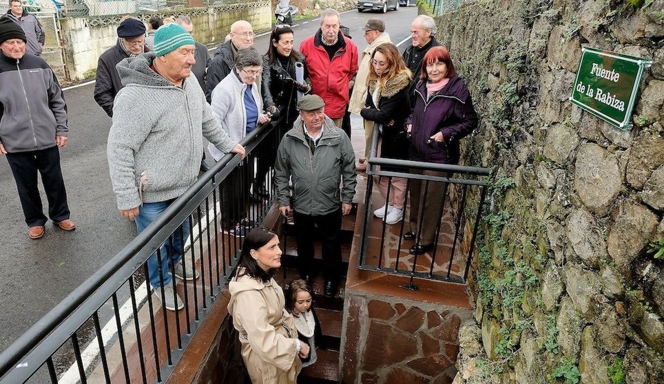 La alcaldesa visita la renovación de la Fuente de la Rabia en San Román