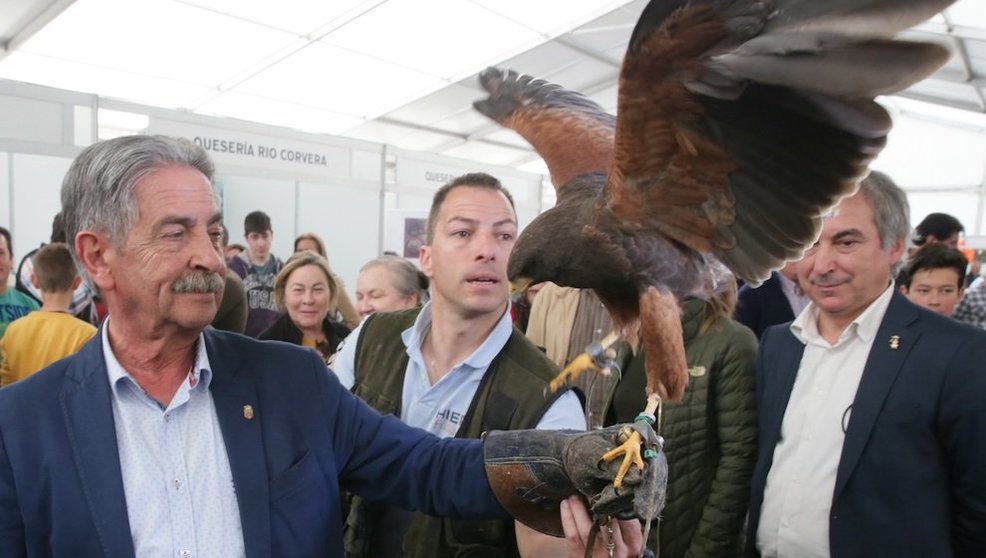El presidente de Cantabria, Miguel Ángel Revilla, inaugura la VIII Feria de Caza, Pesca y Productos Agroalimentarios de Liébana