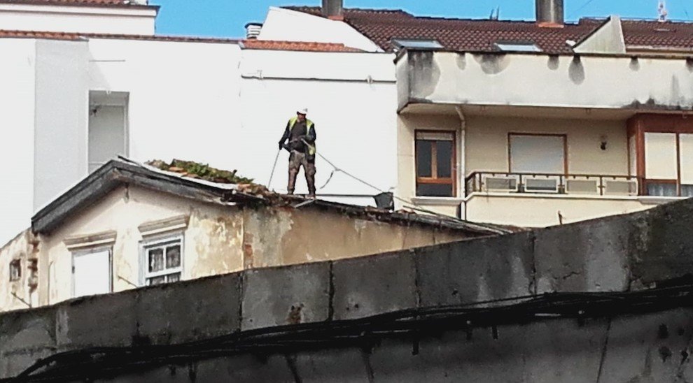 Derribo edificios en ruina en Santoña