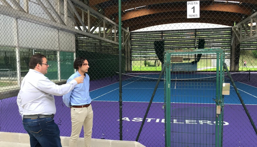 Soberón visita las pistas de tenis de la Cantábrica