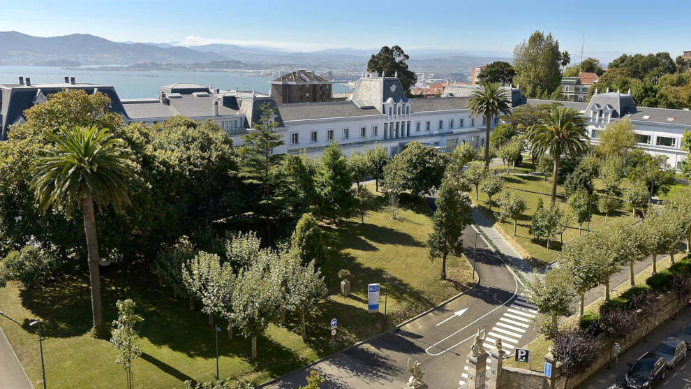 Vista aérea del Hospital Santa Clotilde de Santander