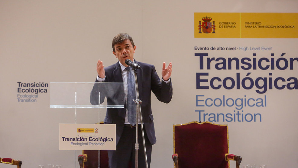 El entonces rector de la Universidad Complutense de Madrid (UCM), Carlos Andradas, en una jornada organizada por el Ministerio para la Transición Ecológica en el Paraninfo de la Universidad