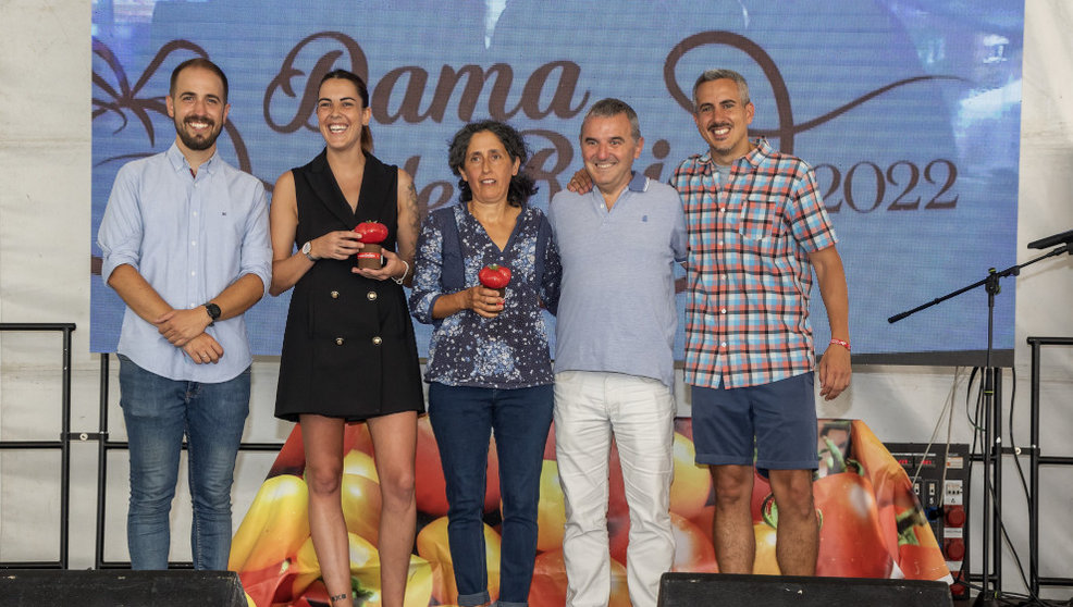 El vicepresidente y consejero de Universidades, Igualdad, Cultura y Deporte, Pablo Zuloaga, asiste a la entrega del galardón ‘Damas de Rojo 2022’, dentro dela IV Feria Nacional del Tomate Antiguo.