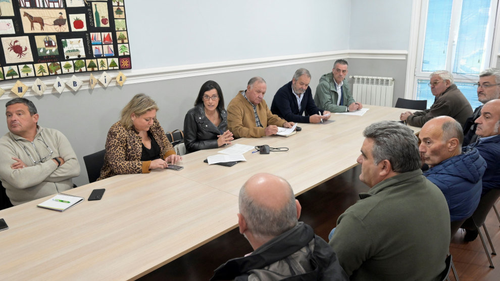 El Ayuntamiento se reúne con la asociación de vecinos de Peñacastillo