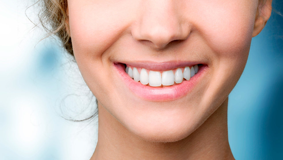 Los expertos siempre prefieren trabajar sobre una dentadura que ya ha recibido el correspondiente tratamiento de ortodoncia