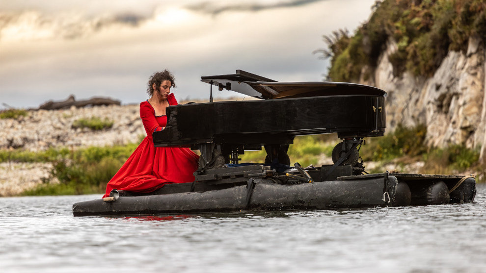 Espectáculo "La Pianista Roja", con Violette Prevost en el Cata Piano
