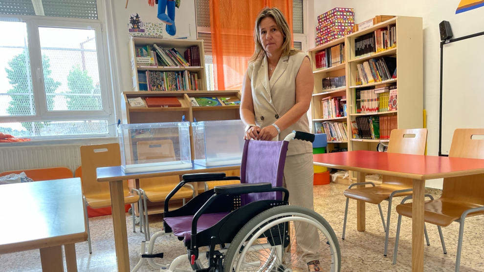 ASAG cede tres sillas de ruedas al Ayuntamiento de Astillero para su uso en los colegios electorales
