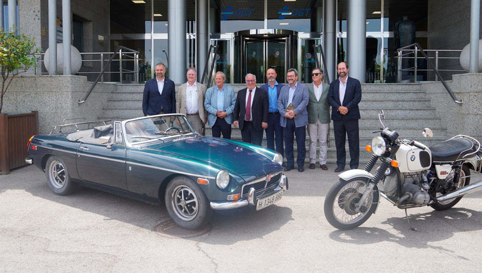 Visita del presidente de la Federación Internacional de Vehículos Históricos (FIVA), Tiddo Bresters, a la sede de la DGT en Madrid