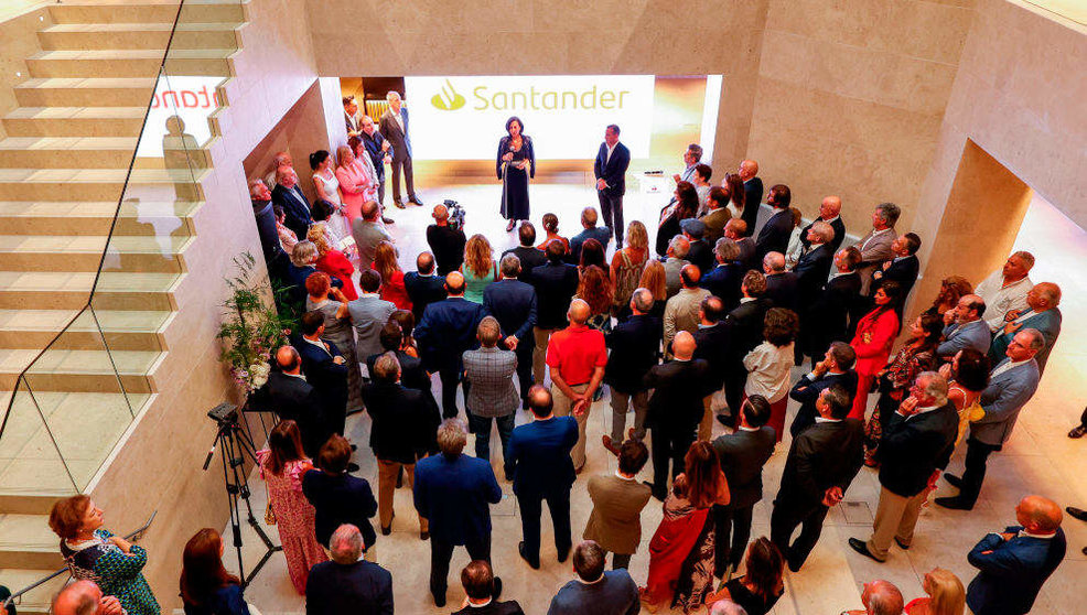 Presentación de la nueva sede del Banco Santander en el edificio de Hernán Cortés a la sociedad de Cantabria