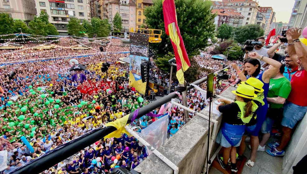 Un chupinazo multitudinario abre la Semana Grande de Santander