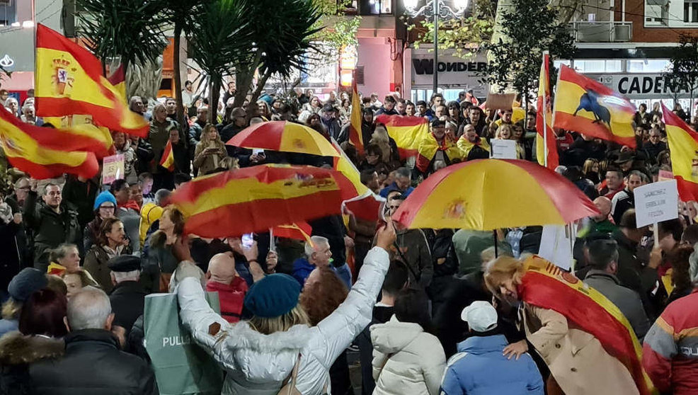 Manifestantes contra la amnistía en Santander