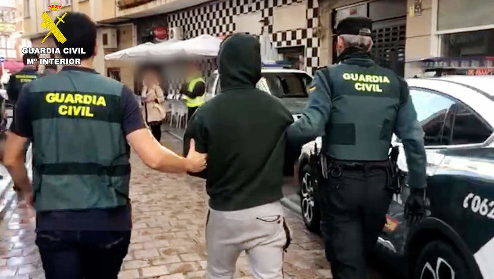 Detención de unos de los autores de 26 robos en distintas localidades de Cantabria