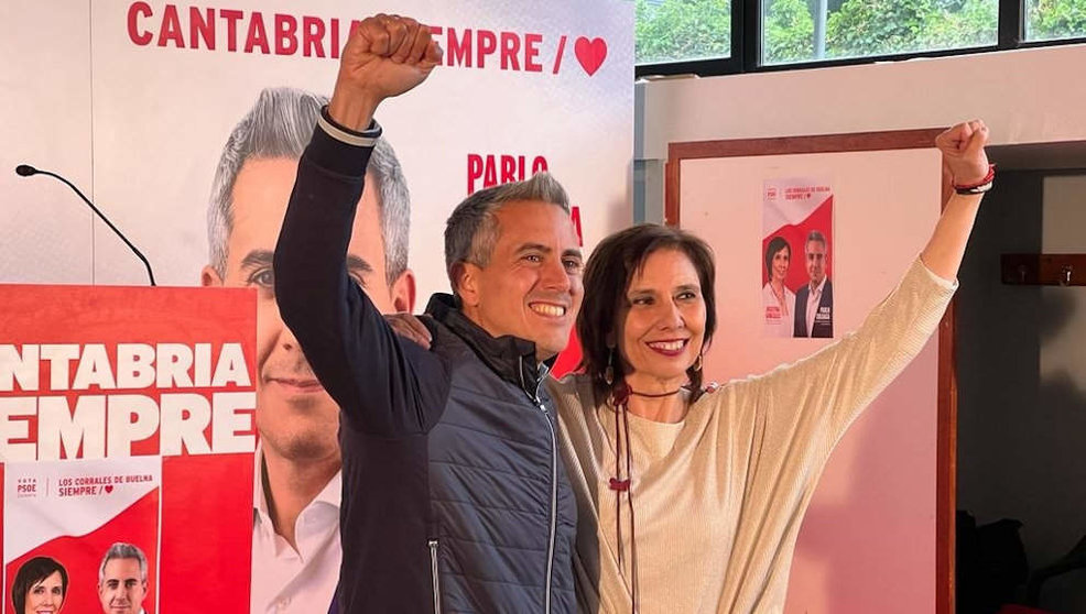 El secretario general del PSOE de Cantabria, Pablo Zuloaga, junto a Josefina González en un acto de campaña de las elecciones municipales y autonómicas
