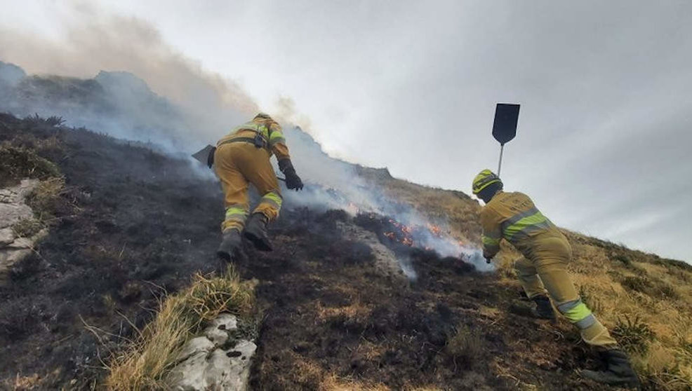 Cantabria tiene dos incendios controlados en Picos de Europa y Rionansa