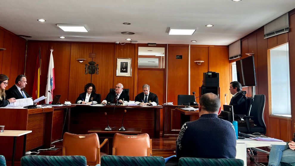 Juicio contra el acusado de abusar de su hija en la Audiencia Provincial de Cantabria