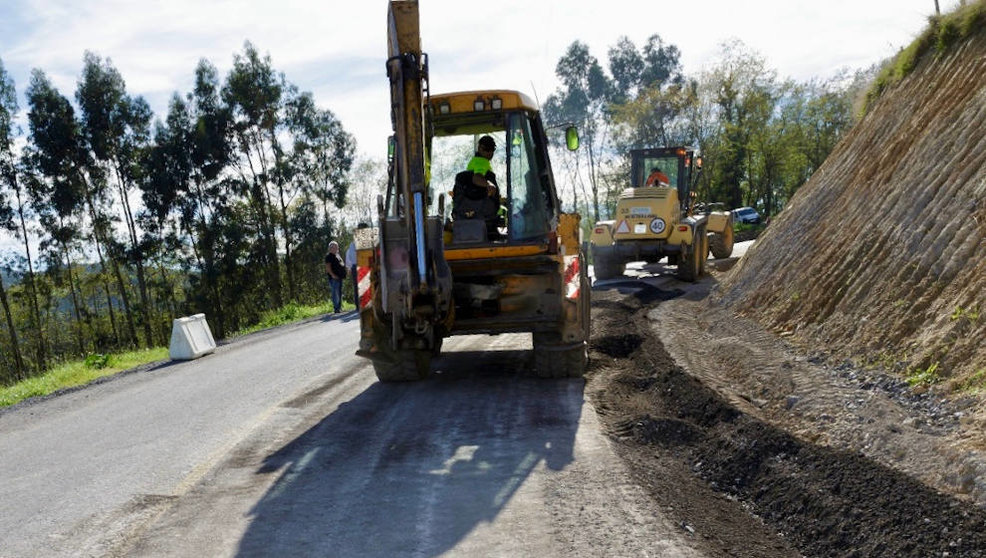 Imagen de una de las obras de mejora realizadas en las carreteras de Cantabria