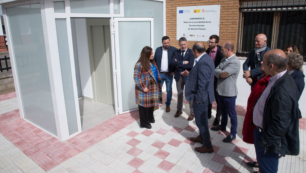 La consejera de Inclusión Social, Begoña Gómez del Río, visita las mejoras realizadas en el edificio de Servicios Sociales de Campoo de Enmedio