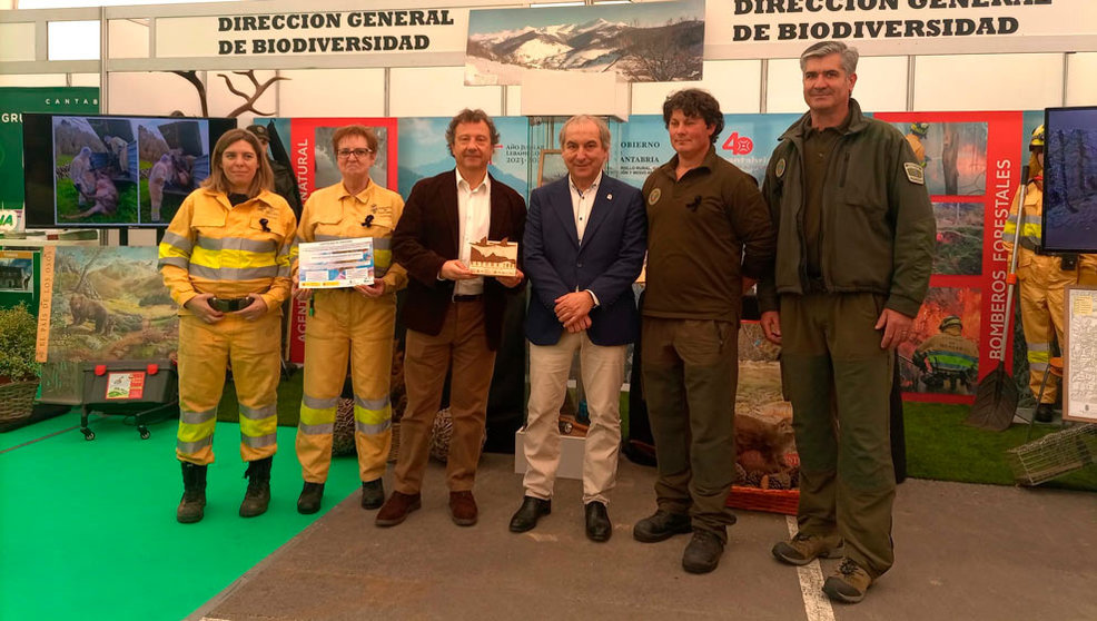 El consejero de Desarrollo Rural, Ganadería, Pesca y Alimentación, Pablo Palencia, recibe el reconocimiento de adhesión de la Zona de Especial Conservación (ZEC) Liébana