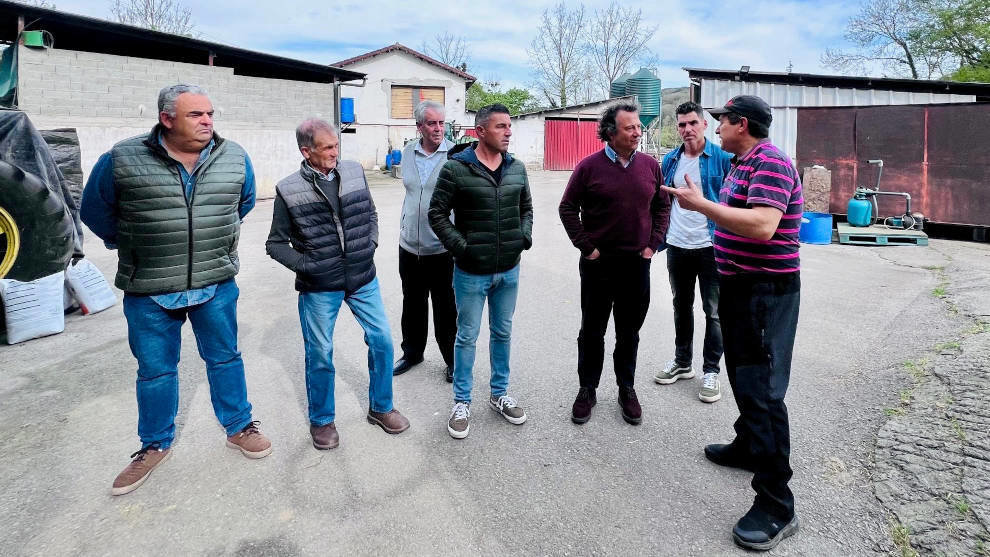 El consejero de Desarrollo Rural, Ganadería, Pesca y Alimentación, Pablo Palencia, visita Santiurde de Toranzo
