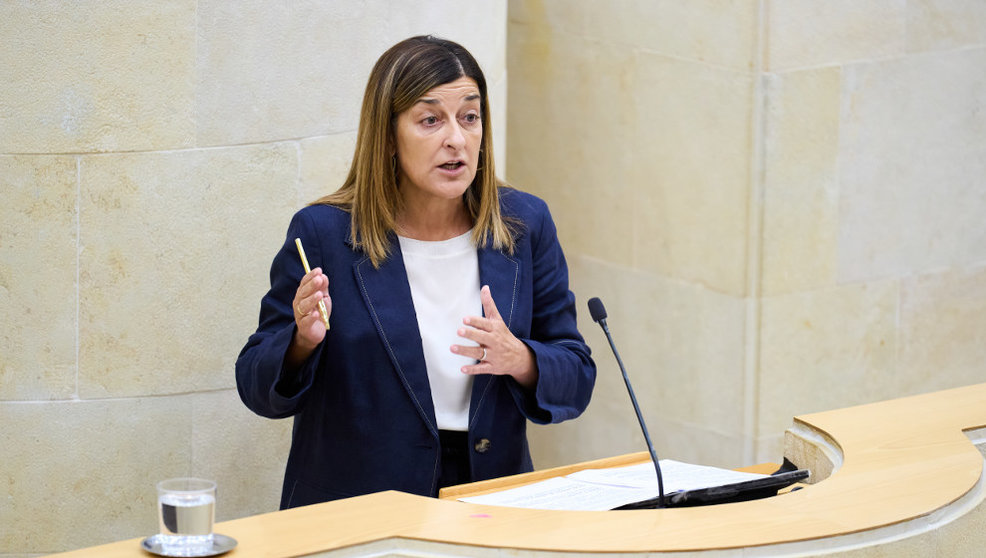 La presidenta de la Comunidad Autónoma de Cantabria, María José Sáenz de Buruaga, durante el Pleno de investidura